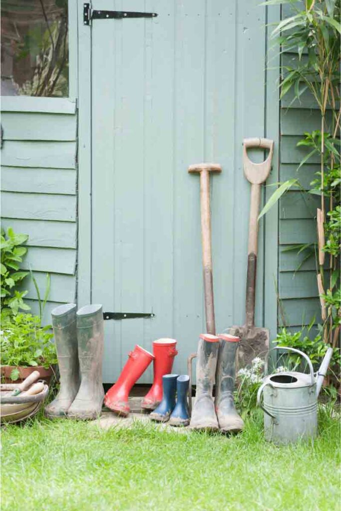 rangement abri de jardin